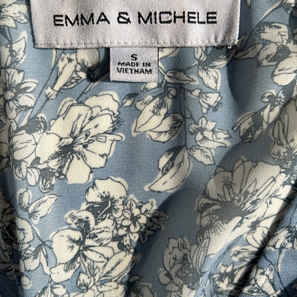 Emma & Michele gathered empire waist, bell sleeves, slits, tie&buttons - Picture 7 of 8